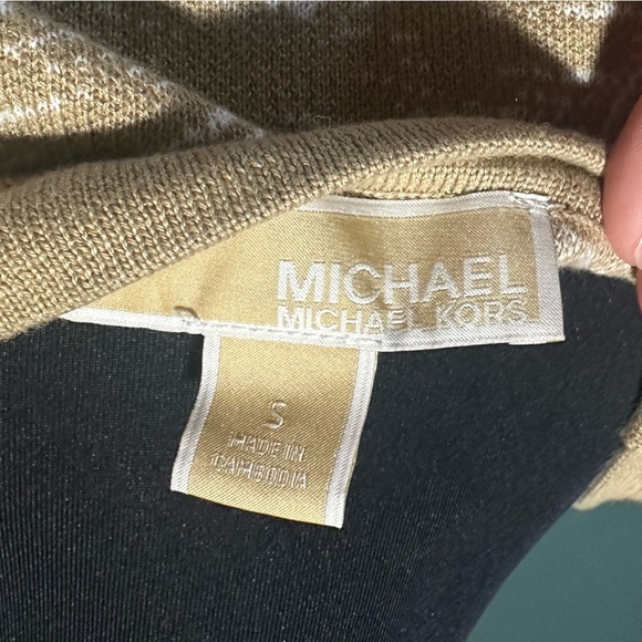 Michael Kors Tan and White Short Sleeve size S ❤️‍🔥 - Picture 4 of 4